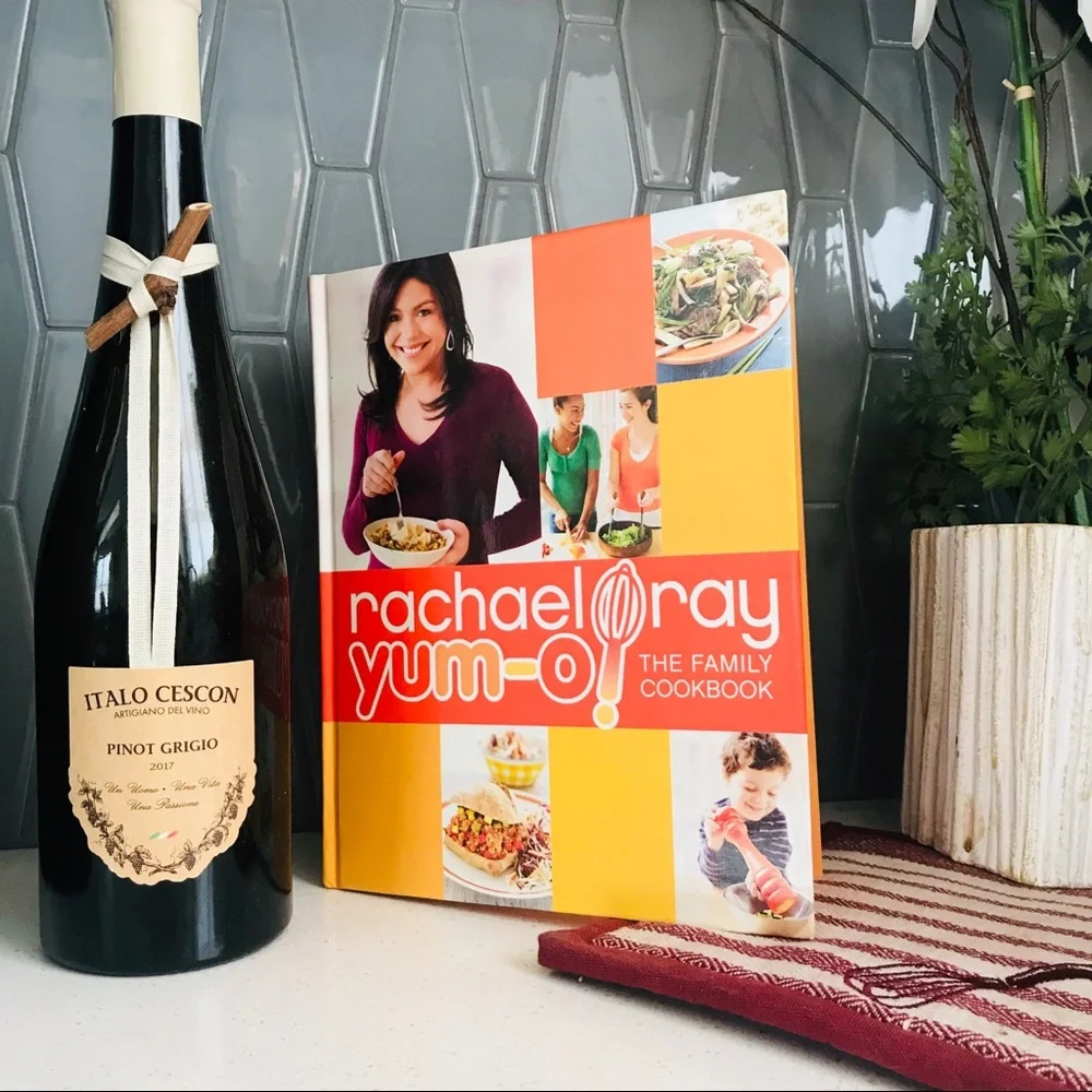 Rachel Ray Yum-O Family‎ Cookbook